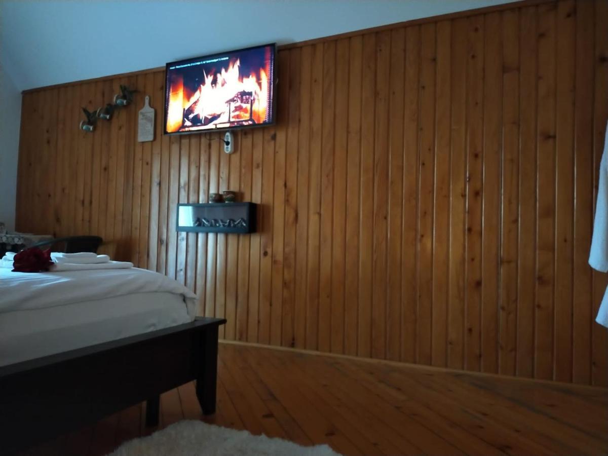 Casa Maria Roses Hotel Rîşnov Buitenkant foto